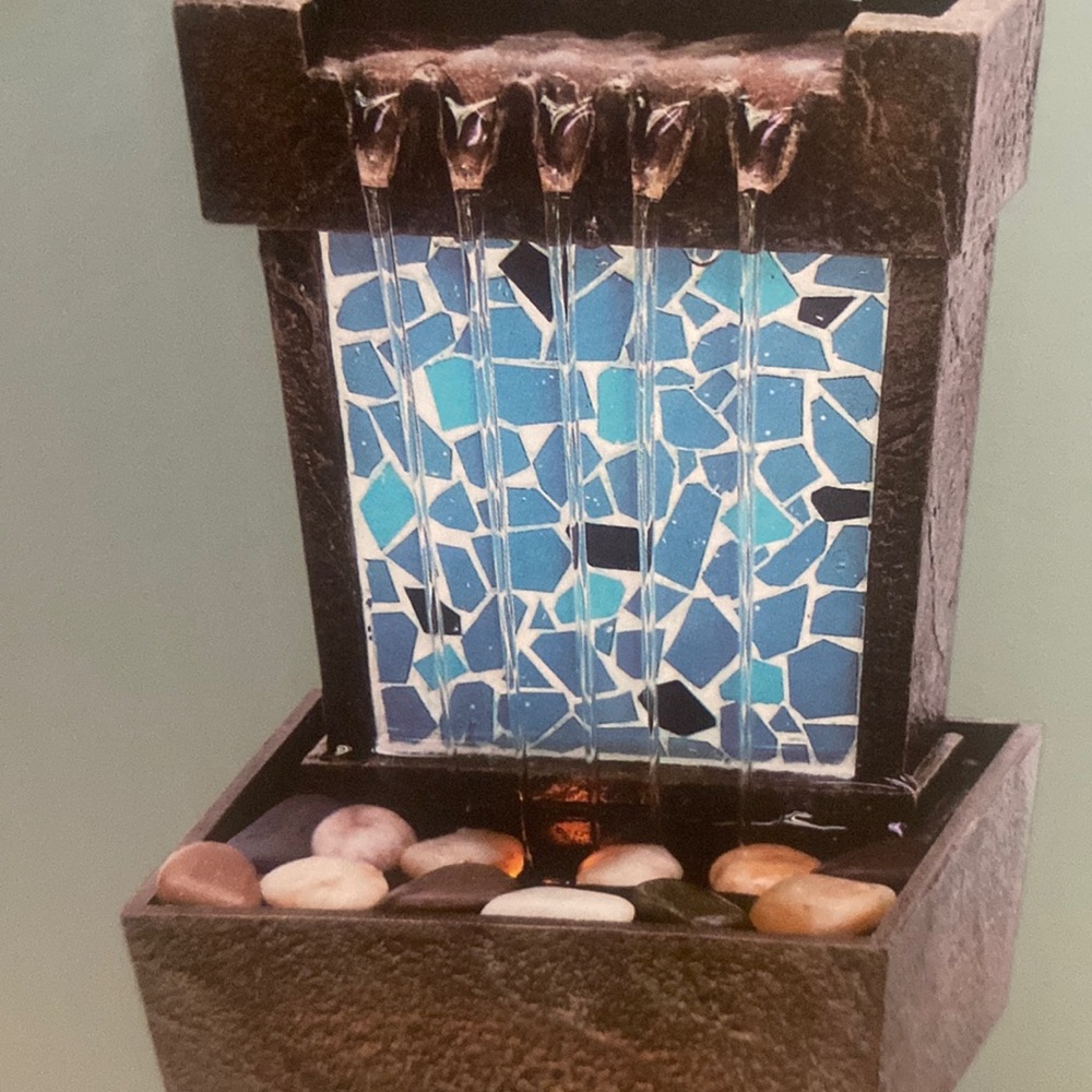 Wayland Square Contemporary Fountain 5” Raining Wall Portable